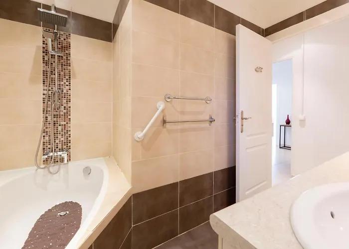 Robert Soleau Bright Design Flat Center Of Antibes