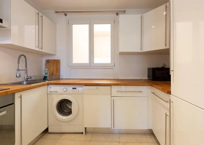 Robert Soleau Bright Design Flat Center Of Lejlighed Antibes